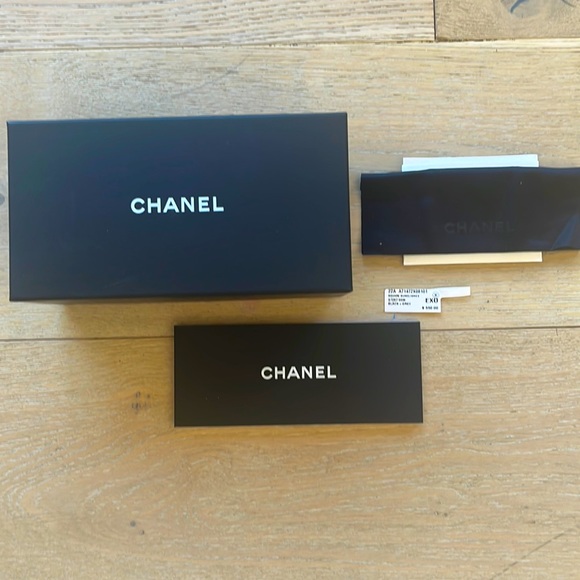 CHANEL Art Chanel Gilt Box Chanel Booklet Chanel Eyeglass Cleaner Cloth Wpouch Poshmark